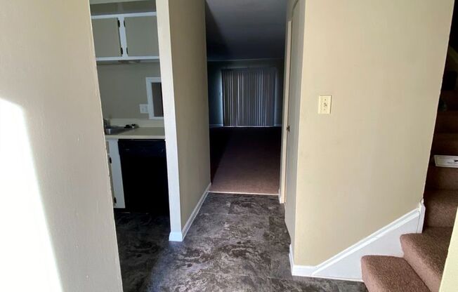 2 beds, 1.5 baths, 1,100 sqft, $1,035, Unit 43