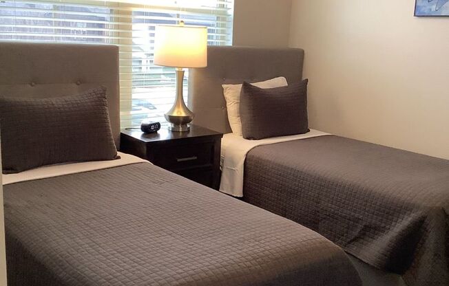3 beds, 2.5 baths, 1,404 sqft, $5,940, Unit 1430-105