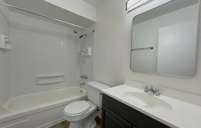 2 beds, 1 bath, 890 sqft, $1,595, Unit 16