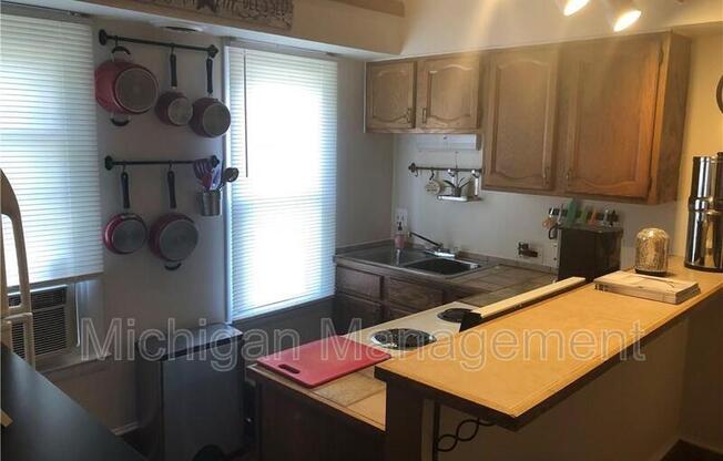 139 E PEARL ST