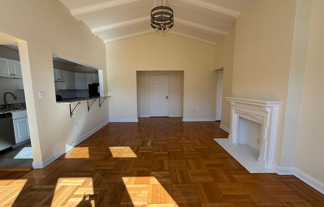 1 bed, 1 bath, 803 sqft, $2,450, Unit Royal York 1106