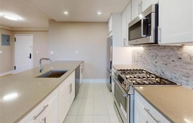 2 beds, 2 baths, $7,895, Unit 34H