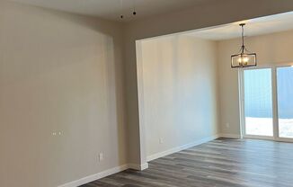 3 beds, 2.5 baths, $1,650, Unit 301