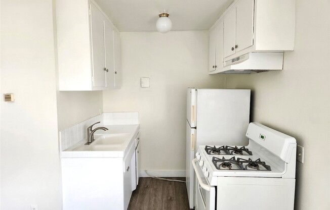 Studio, 1 bath, 306 sqft, $1,775, Unit 16