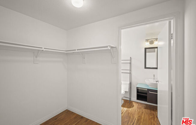 1216 S SHERBOURNE DR