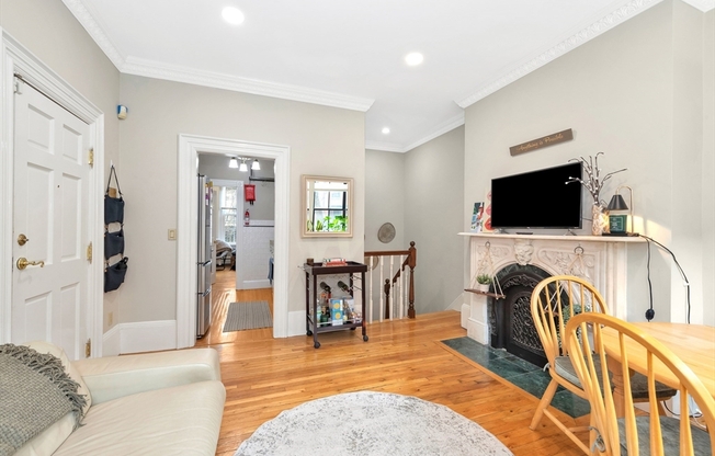 32 E SPRINGFIELD