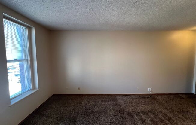 1 bed, 1 bath, 700 sqft, $825, Unit 708