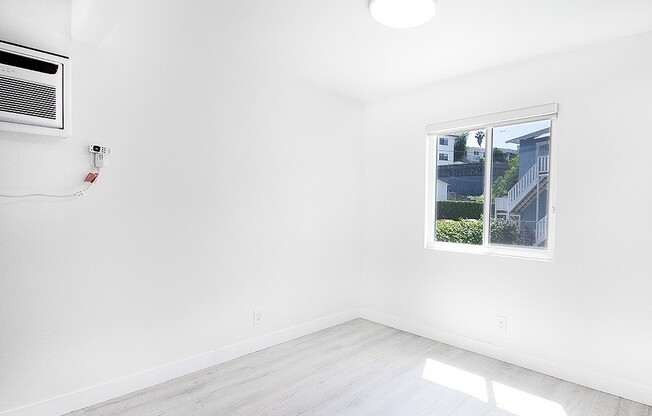 831 GLENDALE BLVD
