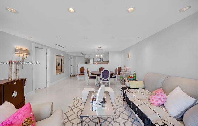 5838 Collins Ave
