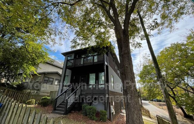 213 S AVE SE