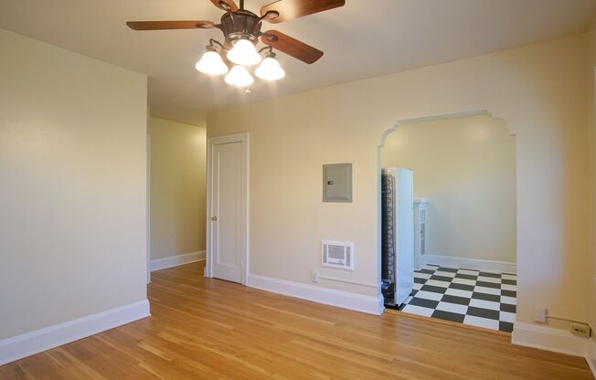Top Floor Studio with Hardwood Floors and Big, Bright Windows!
