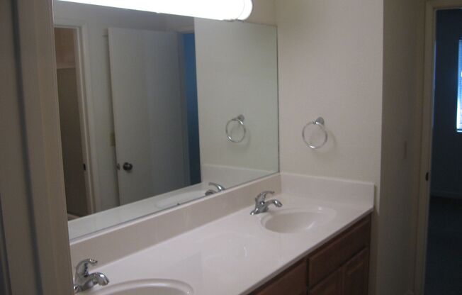 2 beds, 1 bath, 844 sqft, $2,075, Unit 416