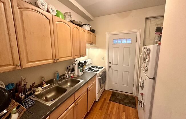 1 bed, 1 bath, 850 sqft, $1,600, Unit 1948-13