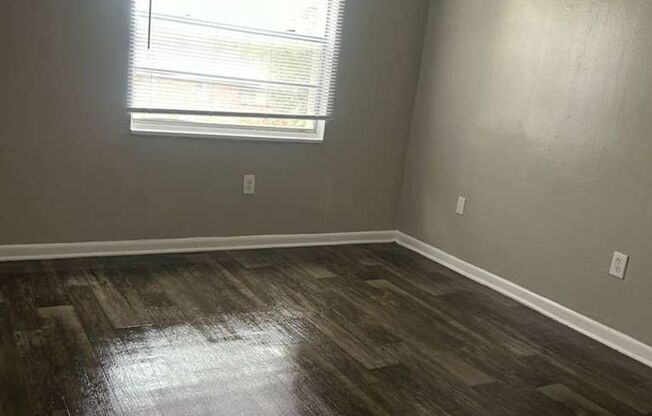 2 beds, 1 bath, $1,000, Unit 36