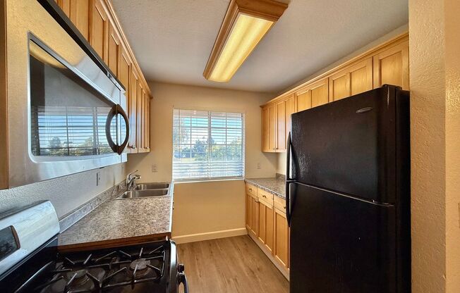 Upgraded and Bright 2nd floor Condo in Rolando near SDSU!!!