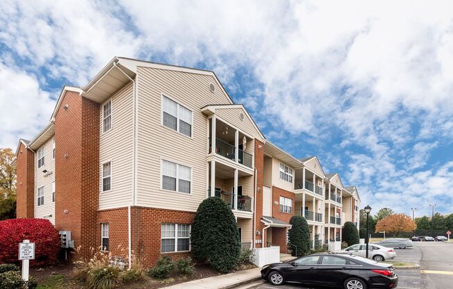 Spacious 2BR/2BA Condo - AVAILABLE AUGUST!
