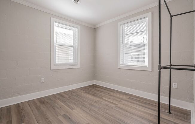 Charming Apartment Downtown Columbia - Housing Vouchers Accepted!