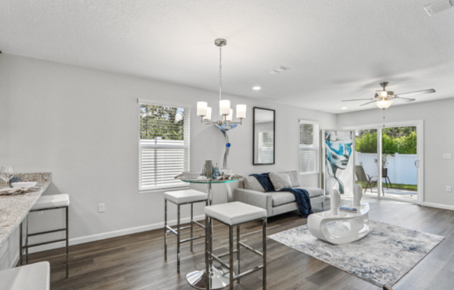 4 beds, 2 baths, 1,456 sqft, $1,899, Unit 5439