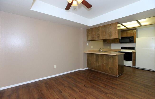 2 beds, 2 baths, 1,010 sqft, $1,595, Unit 6558