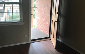 2 beds, 1 bath, $950, Unit Unit 16