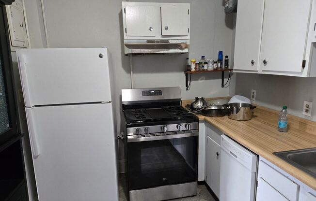 Close to T - Pet Friendly - On site laundry