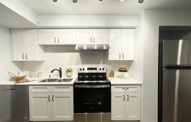 Studio, 1 bath, 575 sqft, $1,695, Unit Halmark B03