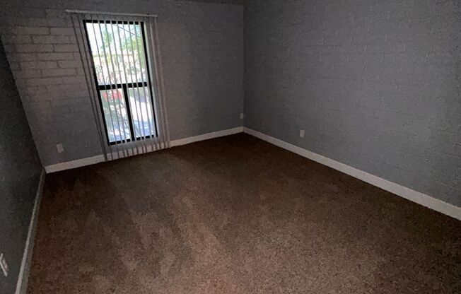 2 beds, 1 bath, 930 sqft, $1,109, Unit 009