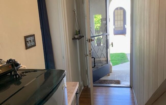 Studio, 1 bath, 325 sqft, $1,425, Unit #D