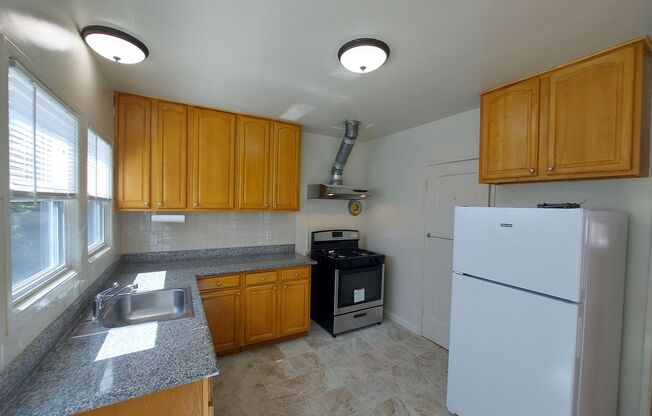 2 beds, 1 bath, $3,200