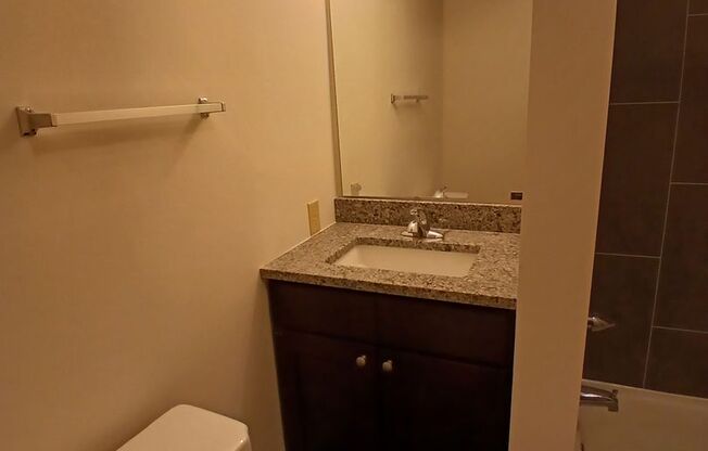 2 beds, 1 bath, 800 sqft, $1,095, Unit 190203