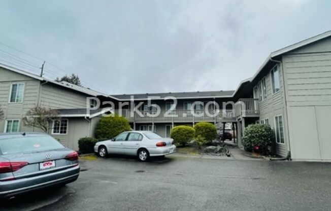 2 beds, 1 bath, $1,295