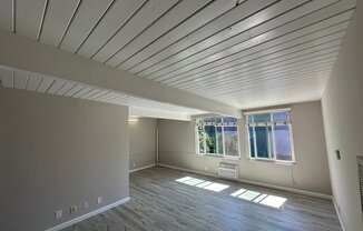 7555 DE LONGPRE AVE