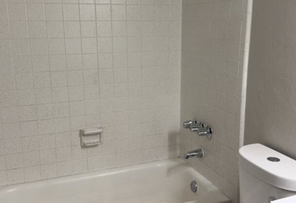 1 bed, 1 bath, 525 sqft, $925, Unit B204