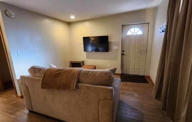 ADORABLE FURNISHED STUDIO APARTMENT IN PAYSON!!