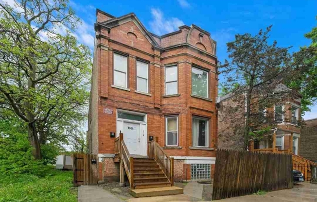 1309 S KOMENSKY AVE