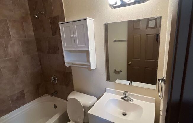 7825 W Hampton Ave (8 Unit)