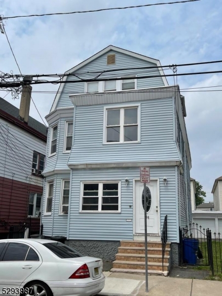 135 Leslie St