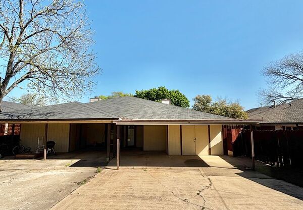 2123 MISTLETOE AVE
