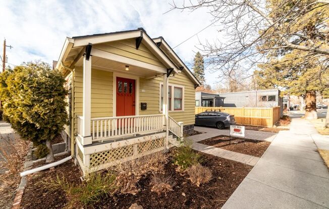 Beautiful Gem in the heart of Downtown! 2 Bedroom, 1 Bath and Bonus Area