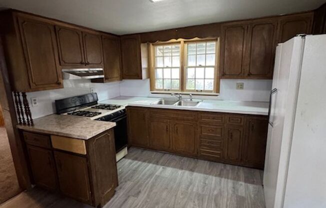 523 W 4th St