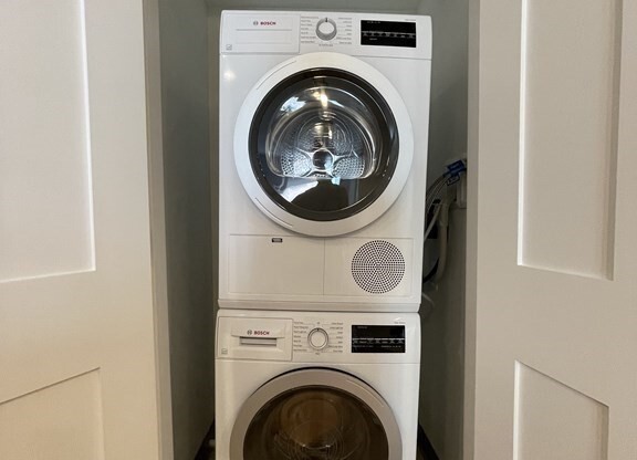 2 beds, 2 baths, 1,060 sqft, $4,000, Unit 409