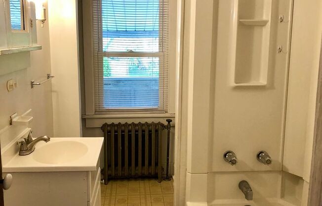 1 bed, 1 bath, $675, Unit 362 W BROADWAY APT #6