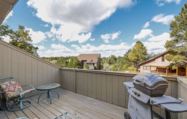 Charming 1 Bedroom + 1 Bathroom in Flagstaff with Mountain Views