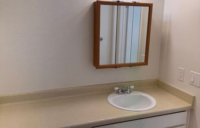 1 bed, 1 bath, $1,095, Unit 54