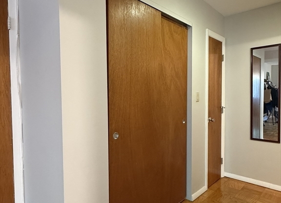 Studio, 1 bath, 390 sqft, $2,100, Unit 45