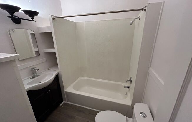 Studio, 1 bath, $825, Unit C