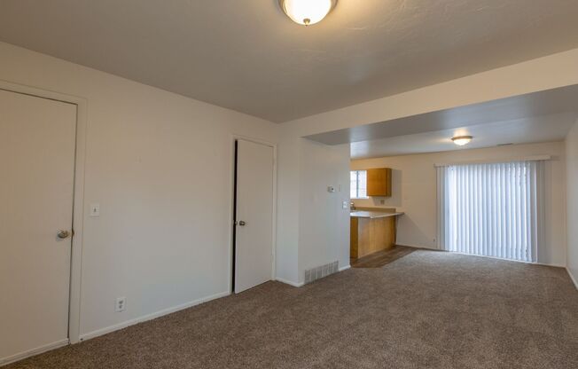3 beds, 2 baths, 1,400 sqft, $1,700, Unit A