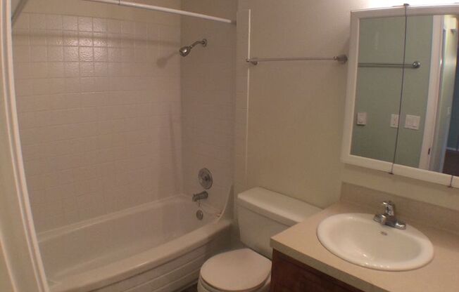 2 beds, 1 bath, 740 sqft, $1,465, Unit 204