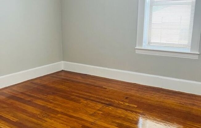 Modern Kit/Bath, Heat/HW included, Professional Managers