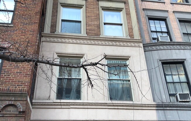 317 W 71 ST
